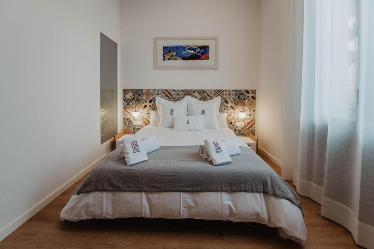 Petit Luxe Volta Bed & Breakfast ตาราสซา ภายนอก รูปภาพ