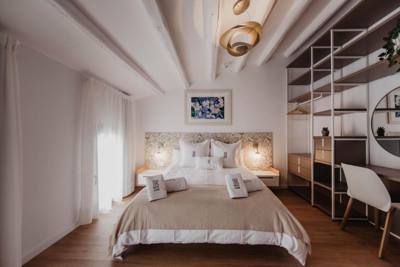 Petit Luxe Volta Bed & Breakfast ตาราสซา ภายนอก รูปภาพ