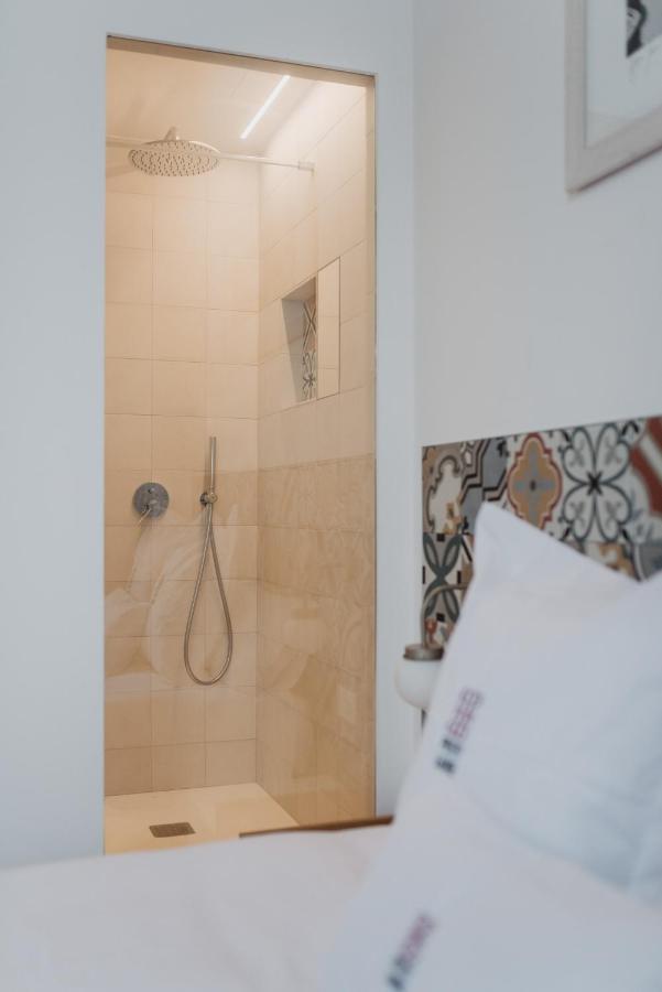 Petit Luxe Volta Bed & Breakfast ตาราสซา ภายนอก รูปภาพ